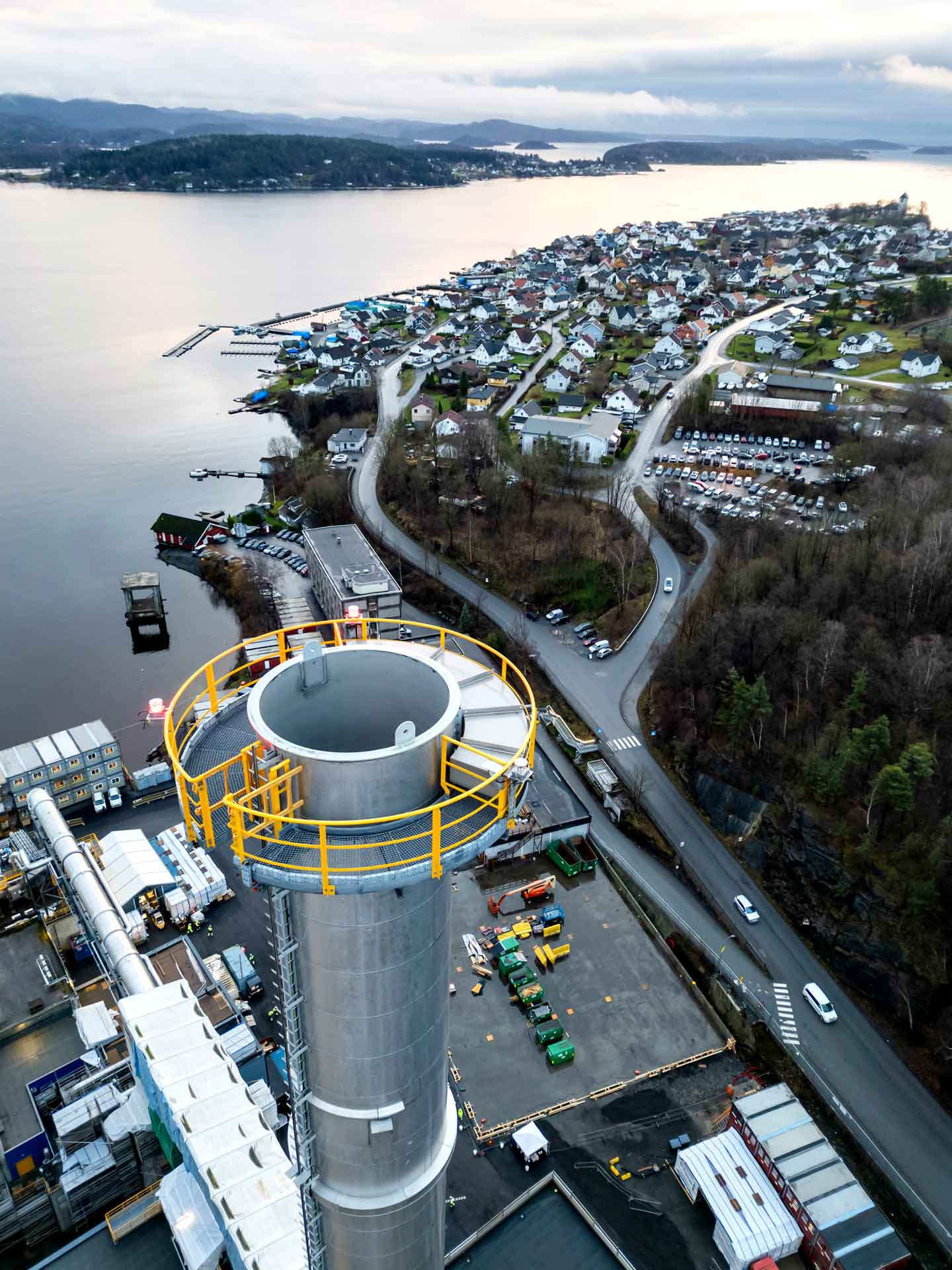 Brevik CCS, el proyecto pionero de captura de carbono a gran escala en la fábrica de cemento noruega de Heidelberg Materials, completa su fase de montaje mecánico.